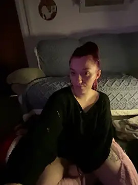 Snapshot of Stoner_BarbieXX chatting on December 16, 10:13 pm Stoner BarbieXX online show from December 16, 10:13 pm