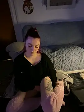 Snapshot of Stoner_BarbieXX chatting on December 22, 10:15 pm Stoner BarbieXX online show from December 22, 10:15 pm