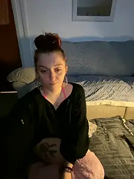 Snapshot of Stoner_BarbieXX chatting on February 1, 10:55 pm Stoner BarbieXX online show from February 1, 10:55 pm