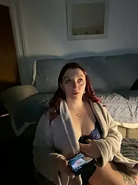 Snapshot of Stoner_BarbieXX chatting on February 13, 10:43 pm Stoner BarbieXX online show from February 13, 10:43 pm