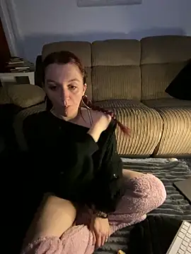 Snapshot of Stoner_BarbieXX chatting on March 4, 10:27 pm Stoner BarbieXX online show from March 4, 10:27 pm