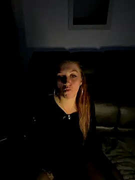 Snapshot of Stoner_BarbieXX chatting on October 15, 9:48 pm Stoner BarbieXX online show from October 15, 9:48 pm