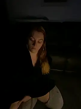 Snapshot of Stoner_BarbieXX chatting on November 16, 10:48 pm Stoner BarbieXX online show from November 16, 10:48 pm