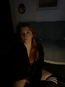 Snapshot of Stoner_BarbieXX chatting on December 18, 11:11 pm Stoner BarbieXX online show from December 18, 11:11 pm