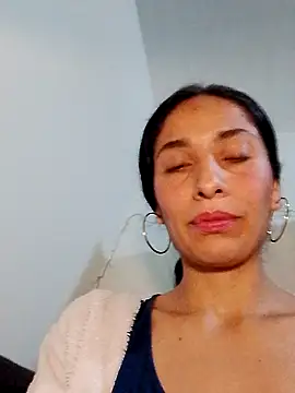 Snapshot of chloewildd_ chatting on December 1, 10:10 pm chloewildd online show from December 1, 10:10 pm