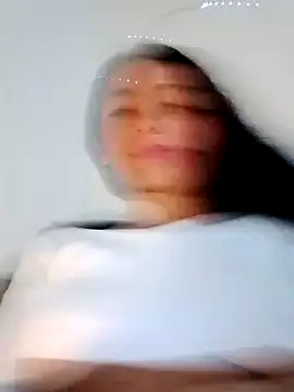 Snapshot of chloewildd_ chatting on December 15, 7:35 am chloewildd online show from December 15, 7:35 am