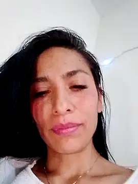 Snapshot of chloewildd_ chatting on December 22, 11:54 am chloewildd online show from December 22, 11:54 am