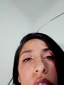 Snapshot of chloewildd_ chatting on December 30, 4:09 am chloewildd online show from December 30, 4:09 am