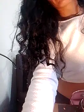 Snapshot of chloewildd_ chatting on January 3, 9:05 pm chloewildd online show from January 3, 9:05 pm