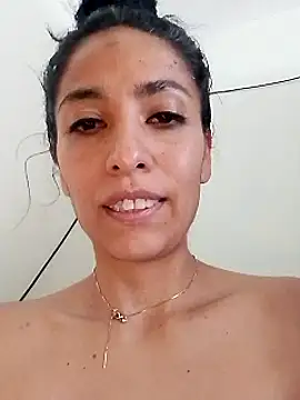 Snapshot of chloewildd_ chatting on January 5, 5:41 pm chloewildd online show from January 5, 5:41 pm