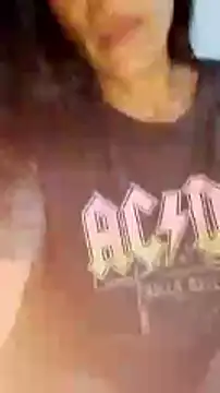 Snapshot of chloewildd_ chatting on February 8, 9:46 am chloewildd online show from February 8, 9:46 am