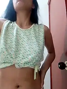 Snapshot of chloewildd_ chatting on February 9, 11:25 am chloewildd online show from February 9, 11:25 am