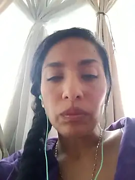 Snapshot of chloewildd_ chatting on November 2, 9:06 pm chloewildd online show from November 2, 9:06 pm