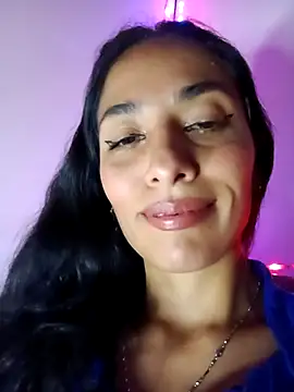 Snapshot of chloewildd_ chatting on November 6, 4:13 am chloewildd online show from November 6, 4:13 am