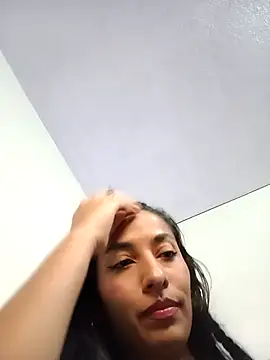 Snapshot of chloewildd_ chatting on February 19, 11:34 pm chloewildd online show from February 19, 11:34 pm