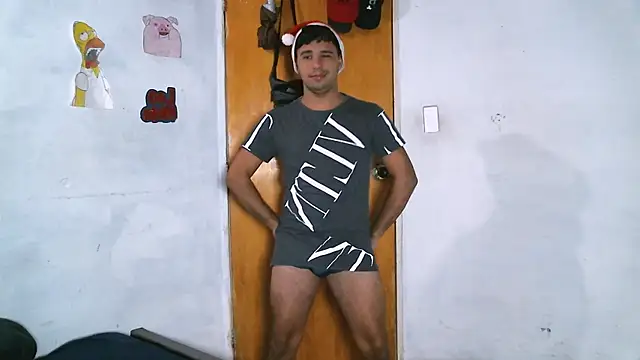 Snapshot of beautiful_james chatting on December 6, 1:40 am beautiful james online show from December 6, 1:40 am