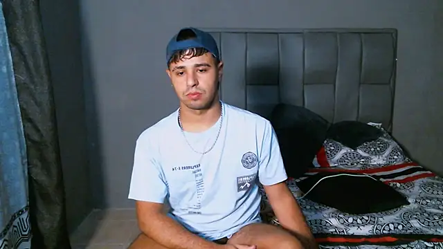 Snapshot of beautiful_james chatting on January 29, 2:09 am beautiful james online show from January 29, 2:09 am