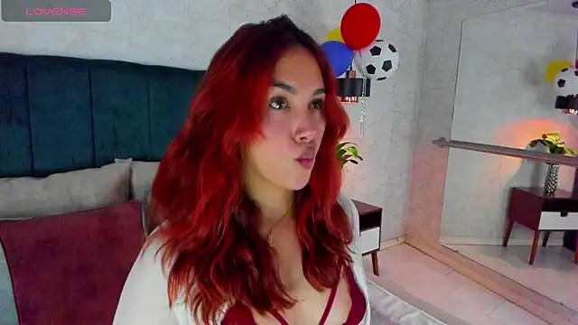 Snapshot of AdeleAndersonn chatting on June 19, 5:06 pm AdeleAndersonn online show from June 19, 5:06 pm