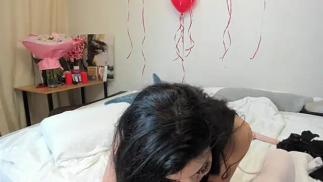 Shadow Dance online show from February 15, 5:50 pm