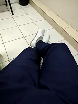 Snapshot of gatmoreno1 chatting on October 7, 4:37 pm gatmoreno1 online show from October 7, 4:37 pm