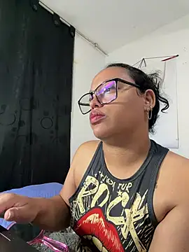 Snapshot of angela_angels_ chatting on July 5, 4:19 am angela angels online show from July 5, 4:19 am