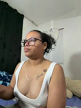 Snapshot of angela_angels_ chatting on July 6, 1:02 am angela angels online show from July 6, 1:02 am