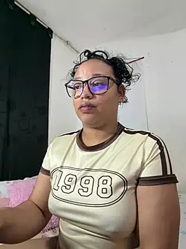 Snapshot of angela_angels_ chatting on July 23, 2:31 am angela angels online show from July 23, 2:31 am