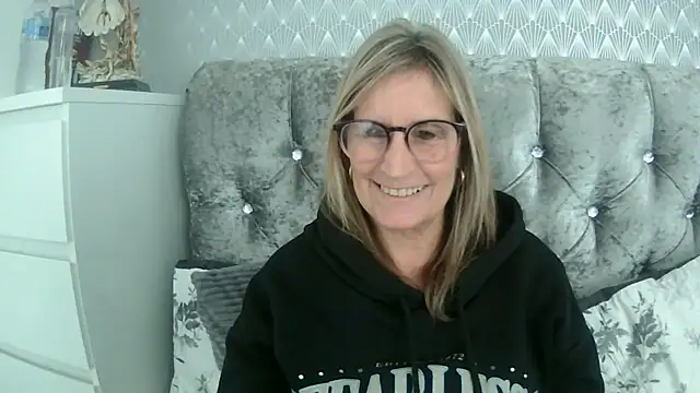 Snapshot of Additive_Mature_Linda chatting on September 15, 1:11 pm Additive Mature Linda online show from September 15, 1:11 pm