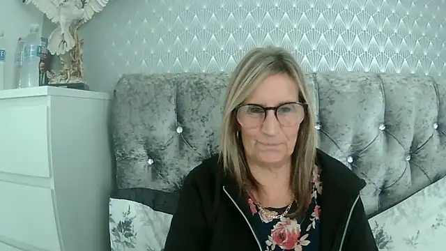 Snapshot of Additive_Mature_Linda chatting on September 17, 1:13 pm Additive Mature Linda online show from September 17, 1:13 pm
