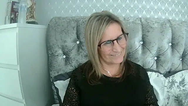 Snapshot of Additive_Mature_Linda chatting on September 19, 3:56 pm Additive Mature Linda online show from September 19, 3:56 pm