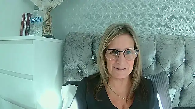 Snapshot of Additive_Mature_Linda chatting on September 21, 3:57 pm Additive Mature Linda online show from September 21, 3:57 pm