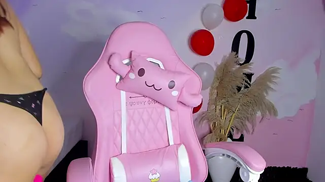 Snapshot of carolayrosse chatting on February 19, 10:12 am carolayrosse online show from February 19, 10:12 am