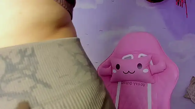 Snapshot of carolayrosse chatting on February 28, 2:20 am carolayrosse online show from February 28, 2:20 am