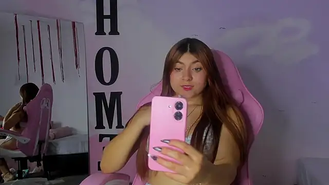 Snapshot of carolayrosse chatting on March 3, 7:43 am carolayrosse online show from March 3, 7:43 am