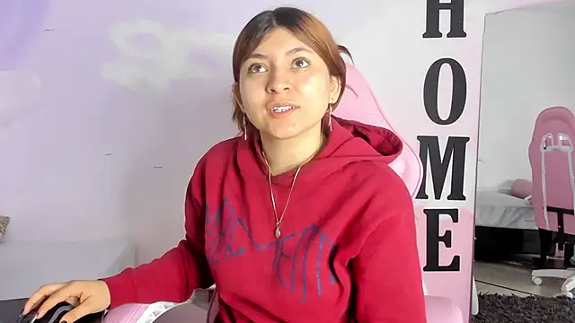 Snapshot of carolayrosse chatting on March 18, 3:31 am carolayrosse online show from March 18, 3:31 am