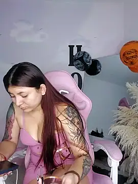 Snapshot of carolayrosse chatting on October 30, 4:03 am carolayrosse online show from October 30, 4:03 am