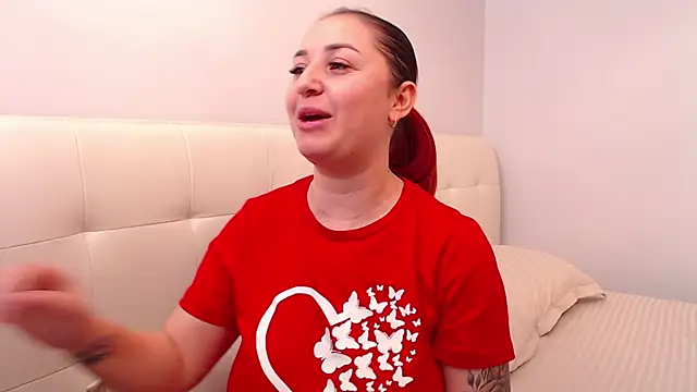 Snapshot of Amy--Samy chatting on February 1, 10:15 am Amy--Samy online show from February 1, 10:15 am