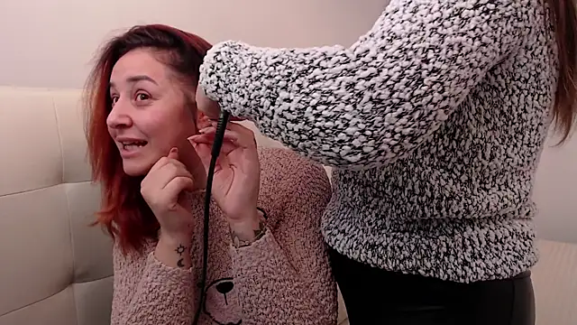 Snapshot of Amy--Samy chatting on February 11, 12:48 pm Amy--Samy online show from February 11, 12:48 pm