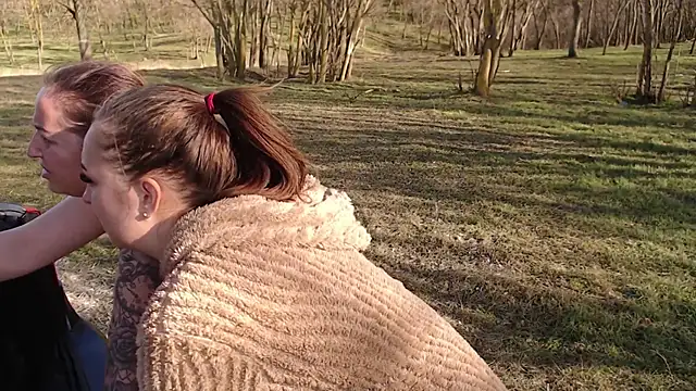 Snapshot of Amy--Samy chatting on March 7, 1:18 pm Amy--Samy online show from March 7, 1:18 pm