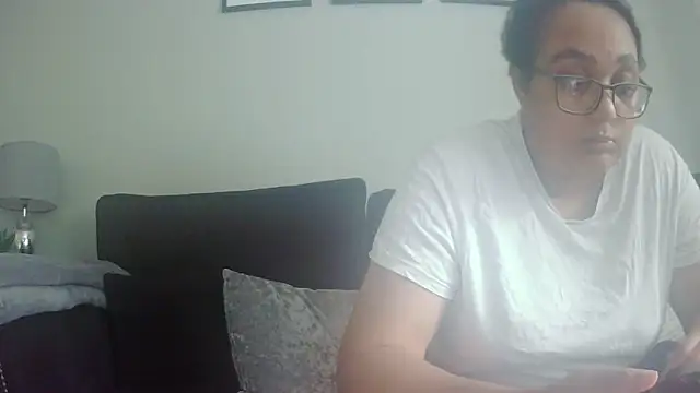 Snapshot of vanilla_chocolate23 chatting on June 8, 7:42 am vanilla chocolate23 online show from June 8, 7:42 am