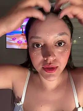 Snapshot of kenndall_21 chatting on December 20, 2:40 am kenndall 21 online show from December 20, 2:40 am