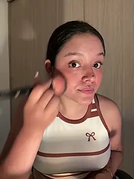 Snapshot of kenndall_21 chatting on February 4, 12:05 am kenndall 21 online show from February 4, 12:05 am