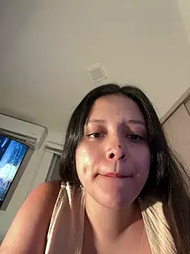 Snapshot of kenndall_21 chatting on February 5, 12:59 am kenndall 21 online show from February 5, 12:59 am