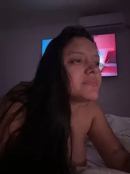 Snapshot of kenndall_21 chatting on February 17, 3:36 am kenndall 21 online show from February 17, 3:36 am