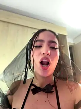 Snapshot of IamSteph13 chatting on December 1, 3:11 am IamSteph13 online show from December 1, 3:11 am