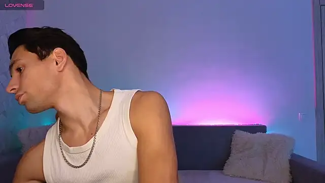 Snapshot of denlover1 chatting on October 26, 7:47 am denlover1 online show from October 26, 7:47 am