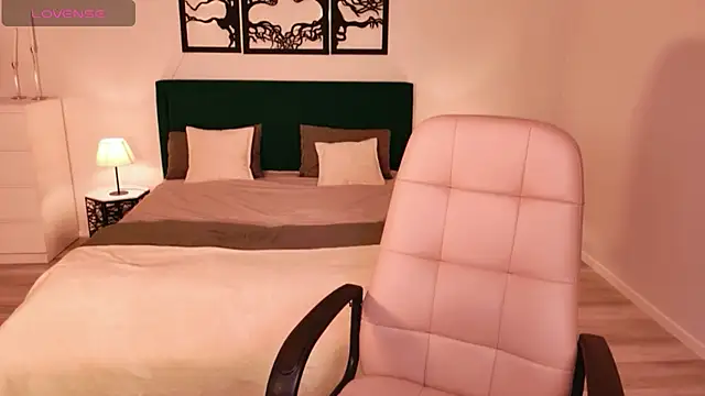 AdeliaKiss online show from March 17, 4:39 am