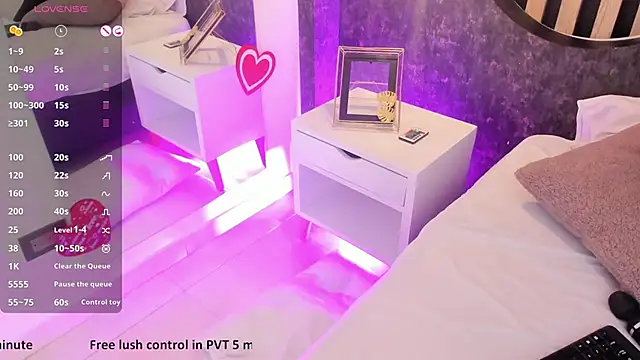 Snapshot of miss10_antonella chatting on February 19, 11:25 pm miss10 antonella online show from February 19, 11:25 pm