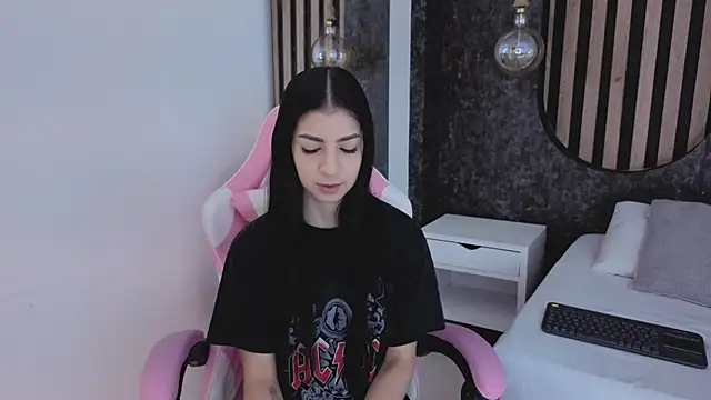 Snapshot of miss10_antonella chatting on November 21, 11:53 am miss10 antonella online show from November 21, 11:53 am