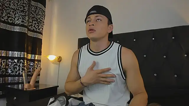 Snapshot of Angel_Cuervo chatting on January 11, 12:40 pm Angel Cuervo online show from January 11, 12:40 pm